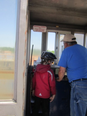 LP learning how it all works from the lock captain at lock 7.